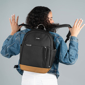 Antykradzieżowy plecak miejski Pacsafe Go 15 l - czarny