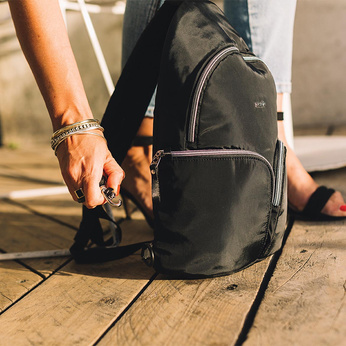 Plecak damski miejski antykradzieżowy Pacsafe Stylesafe - czarny