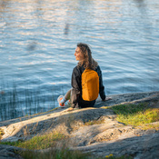 Plecak antykradzieżowy na jedno ramię Pacsafe ECO 12L - pomarańczowy  z econylu