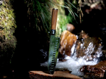 Nóż Santoku z grawerem Aka Tori ze stali damasceńskiej 7" - Kyoto Olive