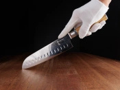 Nóż Santoku z grawerem Aka Tori ze stali damasceńskiej 7" - Kyoto Olive