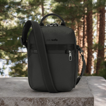 Torba średnia na ramię męska/ listonoszka antykradzieżowa Pacsafe Metrosafe X vertical crossbody 6 l - Black