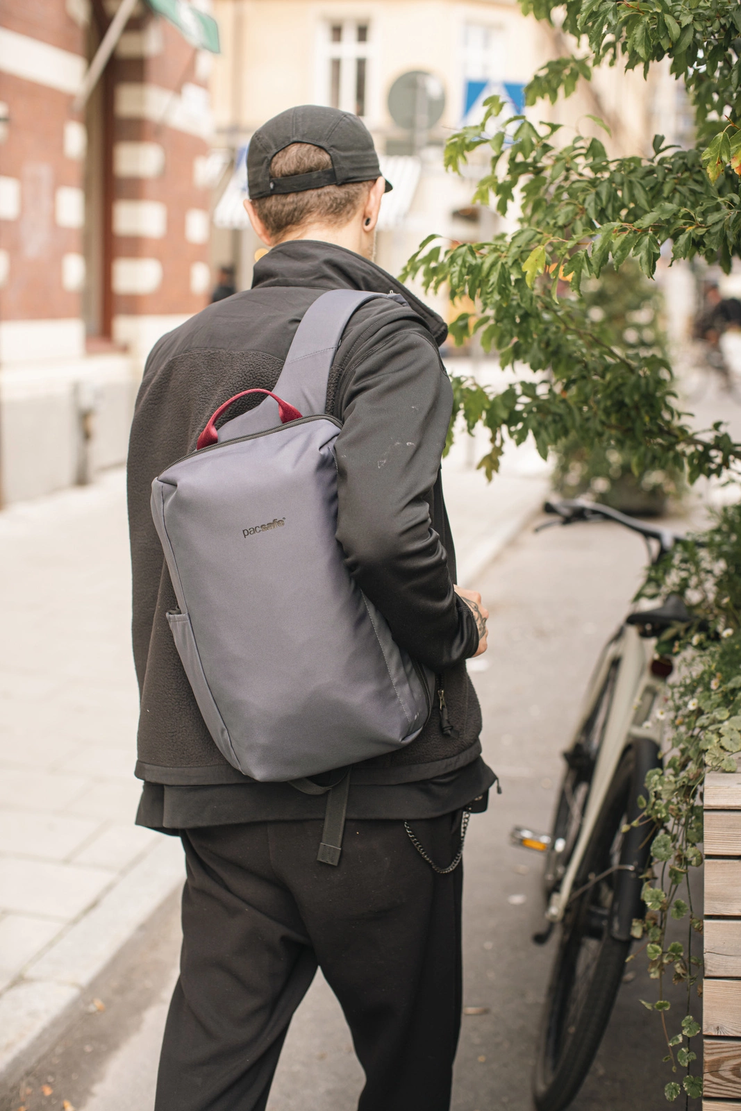 Plecak na laptopa antykradzieżowy Pacsafe Metrosafe X 13 cali