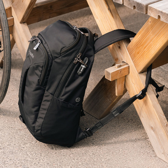 Plecak antykradzieżowy turystyczny Pacsafe Venturesafe EXP28 - czarny