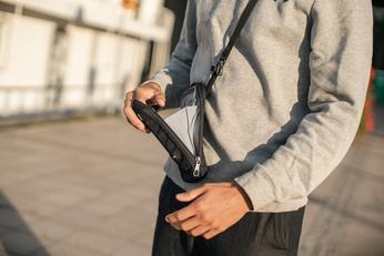 Torba miejska na ramię antykradzieżowa Pacsafe RFIDsafe - czarny