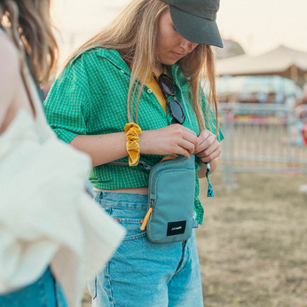 Torba na ramię antykradzieżowa Pacsafe GO - miętowa