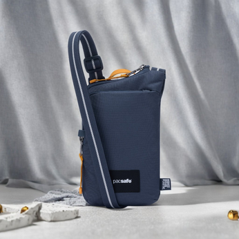 Torba na ramię antykradzieżowa Pacsafe GO - granatowy