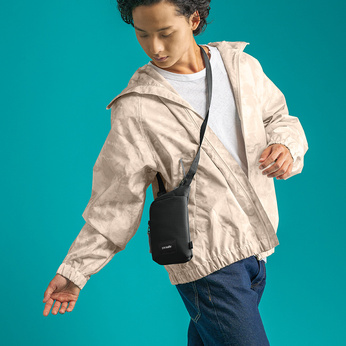 Torba na ramię antykradzieżowa Pacsafe GO - czarny