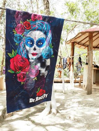 Ręcznik plażowy z mikrofibry antybakteryjny dwustronny 70x140 -  Santa Muerte